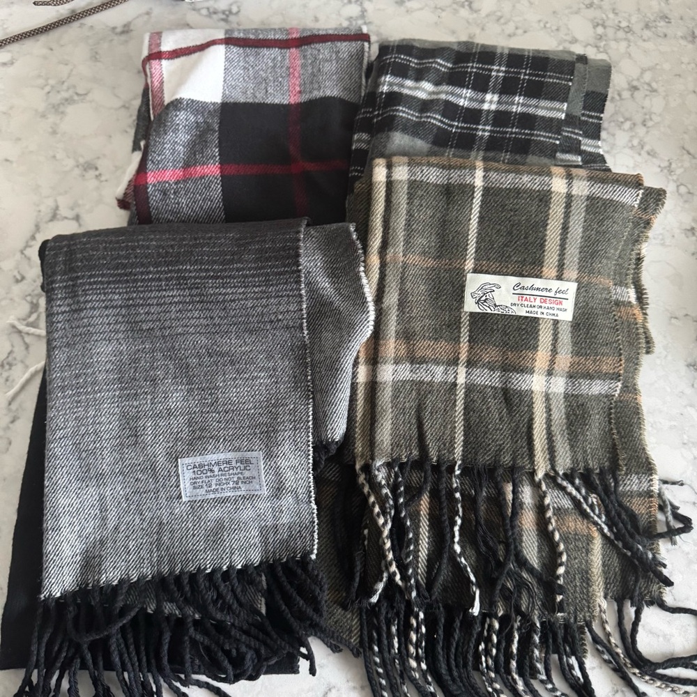 Set of‎ 4 scarfs, 3 plaid and 1 ombré